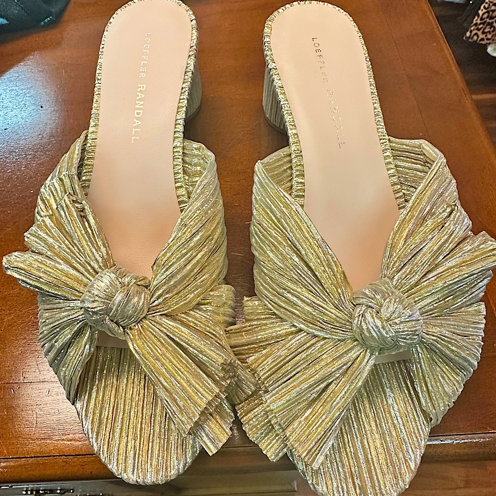 LOEFFLER Randall champagne, gold satin slides